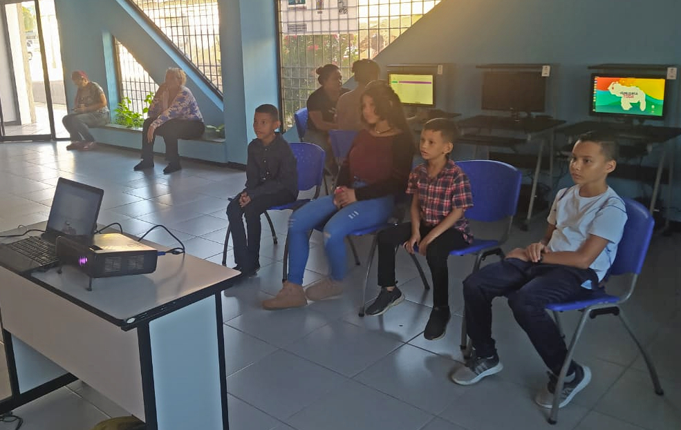 Taller de Robótica educativa a niños y niñas hijos de trabajadores de PDVAL Zulia