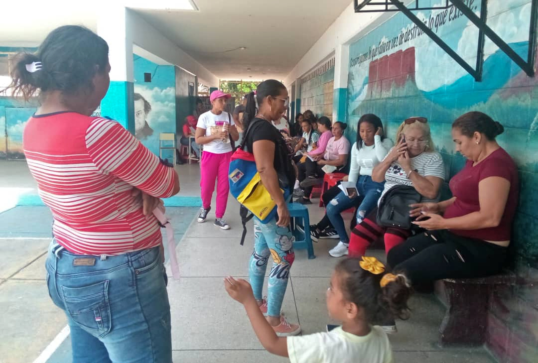 Movimiento Soy Mujer Emprendedora e Infocentro “Joaquina Sánchez” realizan registro de mujeres