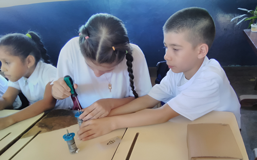 Infocentro Bolívar continúa inducción de Robótica Educativa