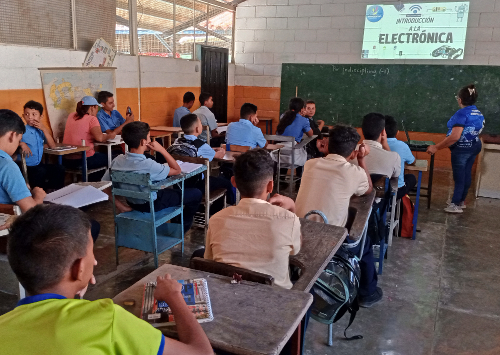Infocentro Lara impulsa la Robótica en Barquisimeto con Taller en el Liceo Dr. Humberto Fernández Morán