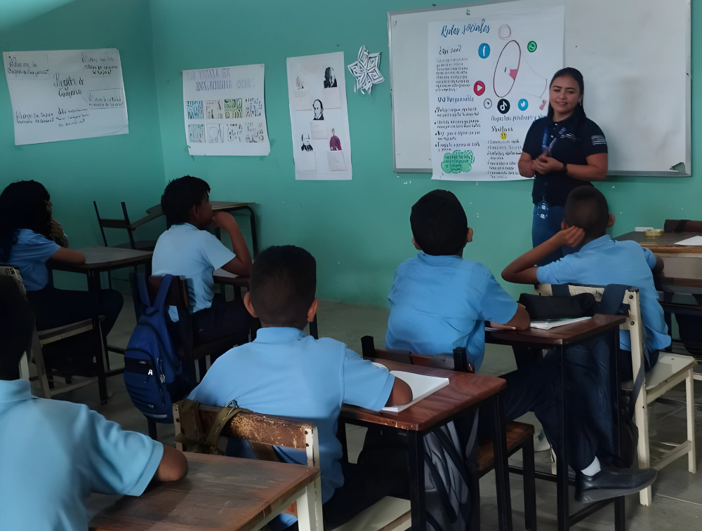 Infocentro Teresa de la Parra capacita a jóvenes sobre el buen uso de las Redes Sociales