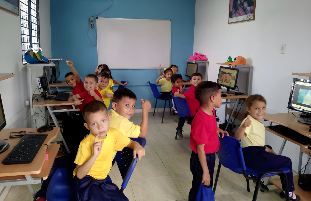 Infocentro El Regalo lleva la tecnología a los más pequeños del Complejo Educativo Francisco de Miranda