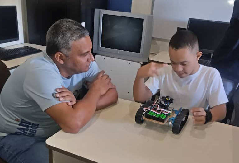 Taller de Robótica se dictó en Carabobo