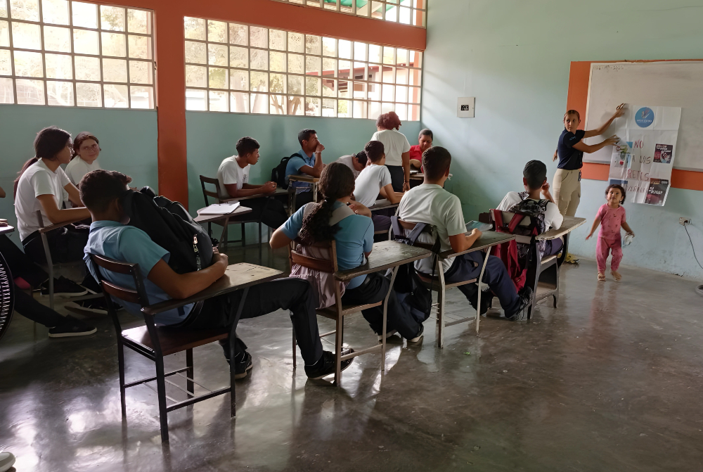 Infocentro El Real promueve el uso correcto de redes sociales en estudiantes de Obispos