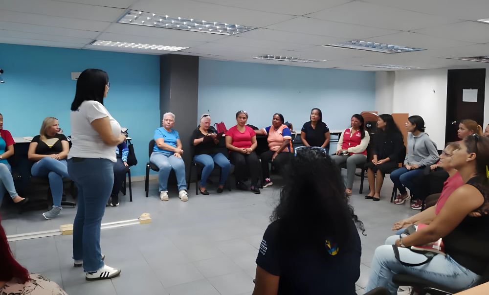 Taller Mujer Empoderada: Enfrentando Desafíos Emocionales y Tecnológicos con Actitud Positiva