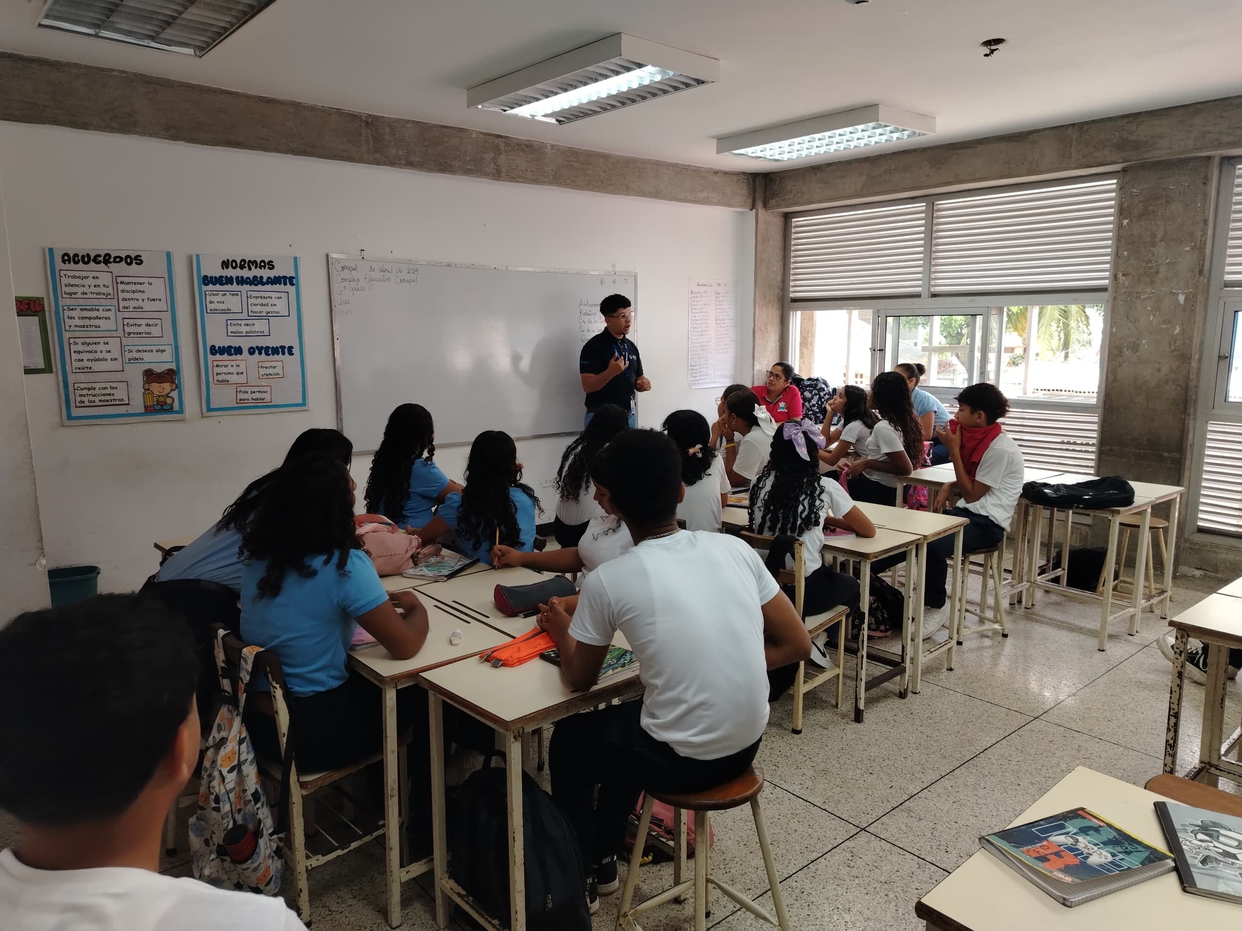 Impulsando el Conocimiento: Estudiantes de Caraballeda exploran la ciencia y la tecnología en el Plan Territorial Semilleros Científicos