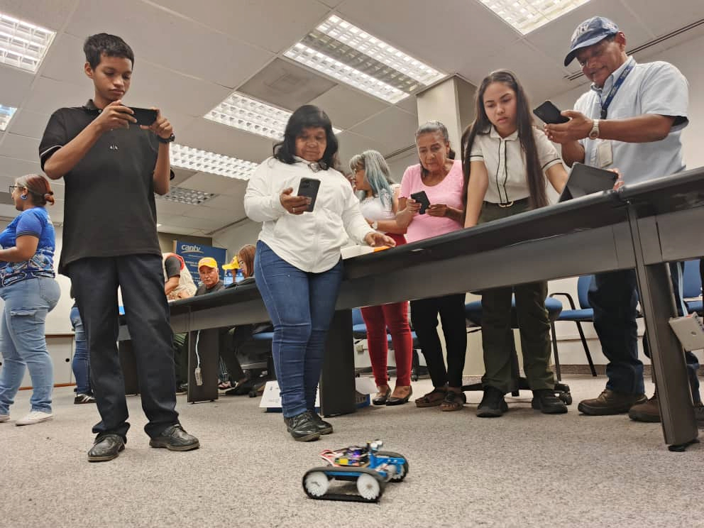 Infocentro Lara impulsa la robótica educativa con taller a mesa técnica de telecomunicaciones