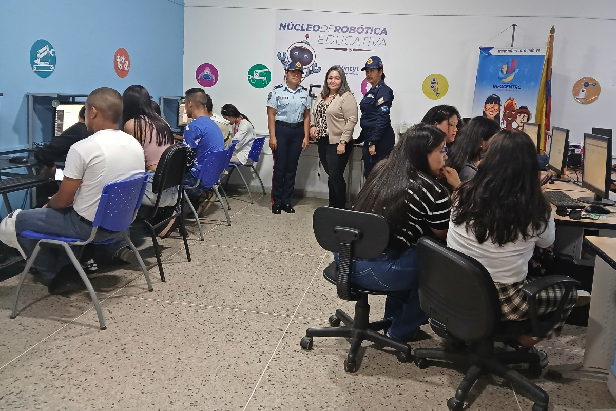 Estudiantes de la UBV se Capacitan en las Instalaciones de Infocentro