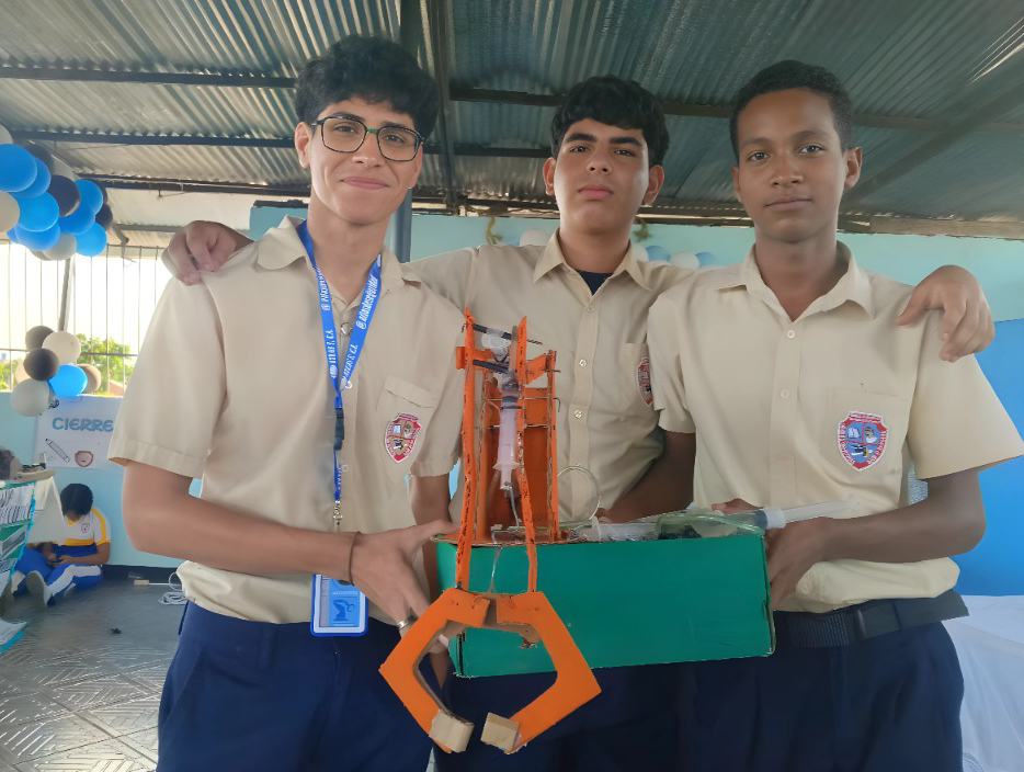 La U.E. El Apóstol Pedro ha cultivado innovación en su 2da Feria Científica