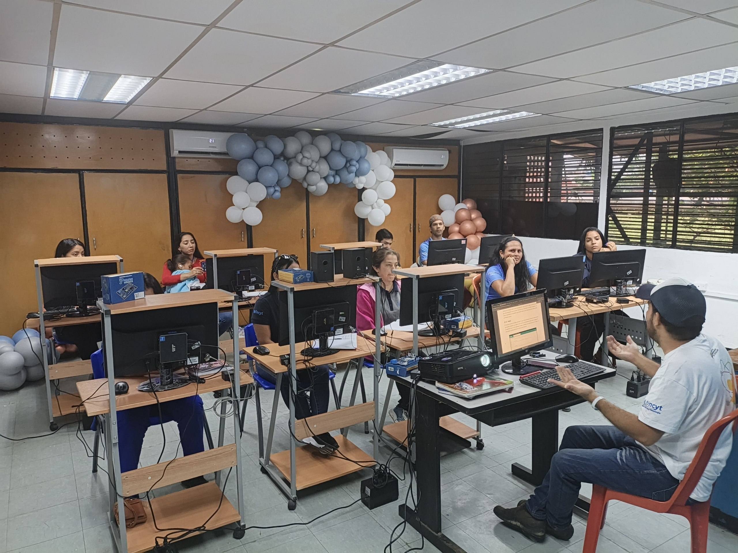 Multiplicando Saberes: Capacitación de Pequeños Ingenieros
