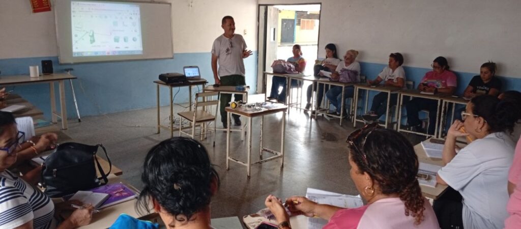 Formación para multiplicadores: Docentes de Naguanagua se capacitaron en iniciación a la robótica educativa