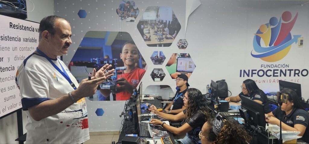 Facilitadores de Caracas se forman en el programa «Pequeños Ingenieros» para impulsar la ciencia tecnológica en las comunidades