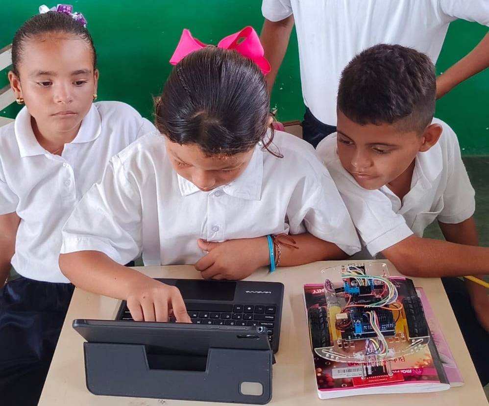 Soberanía Tecnológica en el Campo: La Programación en Scratch Abre Nuevos Horizontes para los Niños de Jácome Arriba en Valle de la Pascua