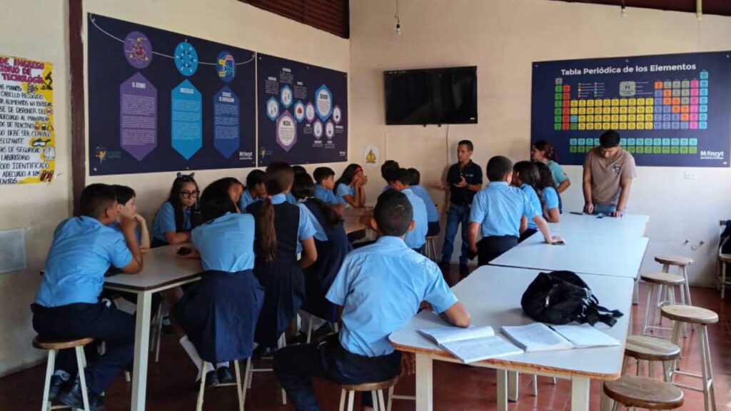 Infocentro Cojedes promueve el pensamiento científico con conversatorio en el Liceo Nacional Bolivariano 24 de Julio