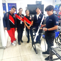 Estudiantes del Complejo Educativo Andrés Bello innovan con prototipo de Bastón Inteligente