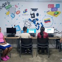 Comuna Francisco de Miranda Siglo XXI reciben taller de iniciación a la computadora