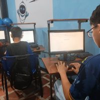 Tecnología que empodera comunidades: Iniciación al computador en el Infocentro Lirio Segura