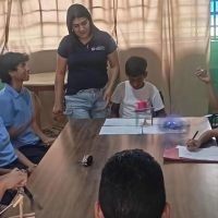 Jóvenes del Liceo Pedro María Freites impulsan la robótica educativa con proyectos de ciencia e innovación.